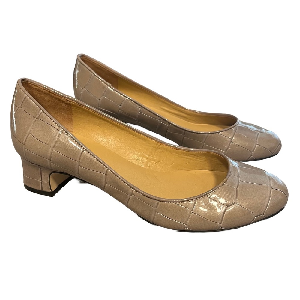 NEW TALBOTS Gray Taupe Embossed Patent Leather Croc Sz 8W Block Low Heel Pump